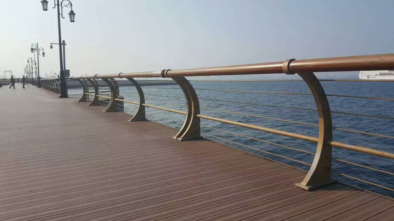 陜西河道景觀護欄設(shè)計安裝、西安河道發(fā)光欄桿定制
