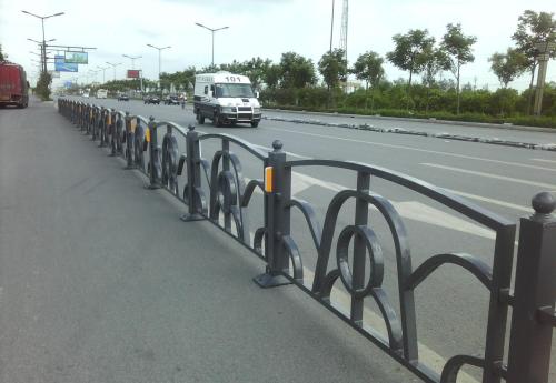 陜西道路發(fā)光護欄設(shè)計安裝、西安交通發(fā)光欄桿定制加工